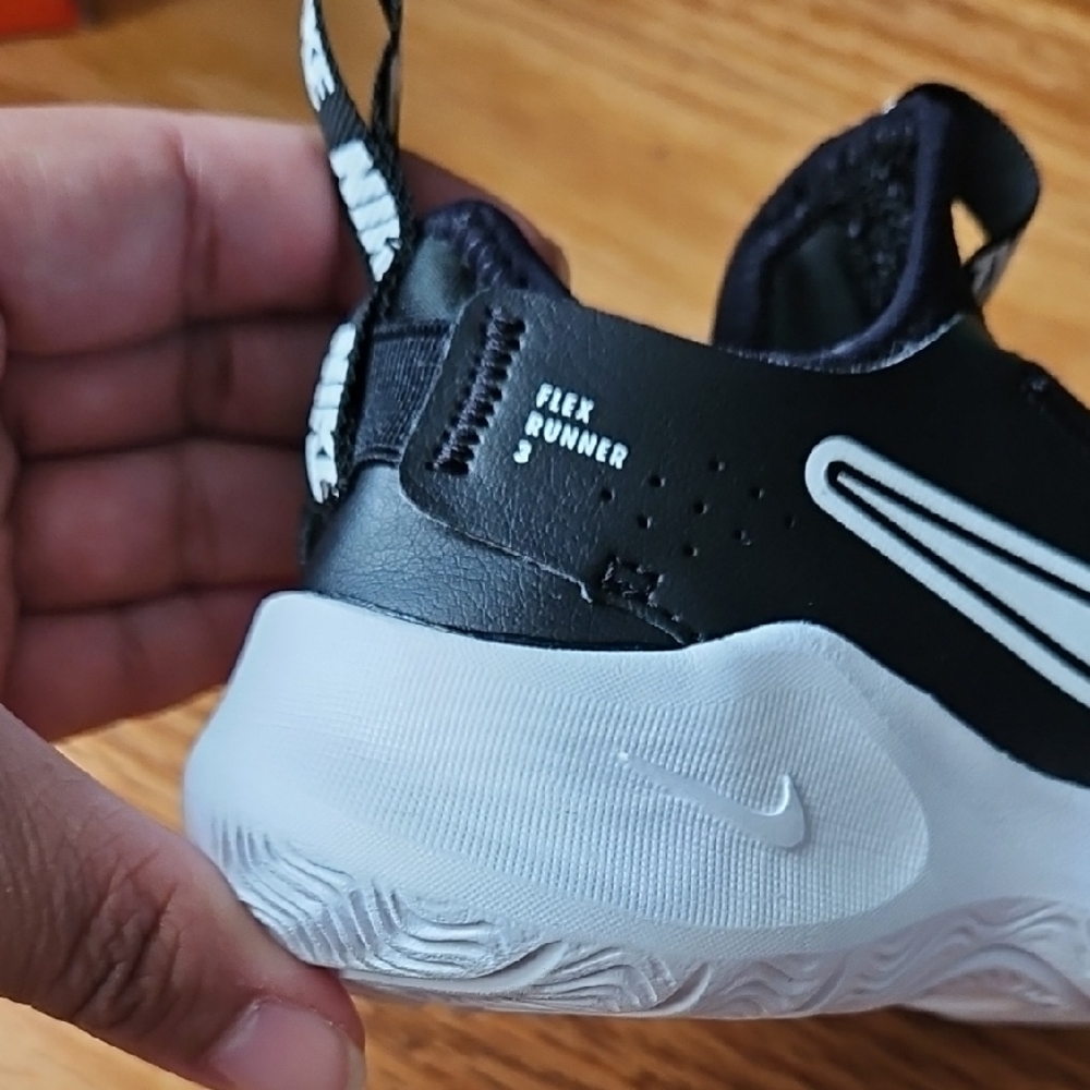 Nike Black and White Sneakers with Chunky Midsole - Picture 6 of 6